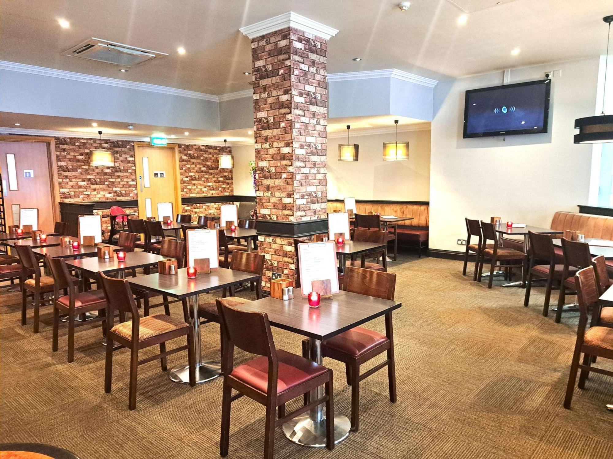 Ibis Carlisle Centre Hotel 2*